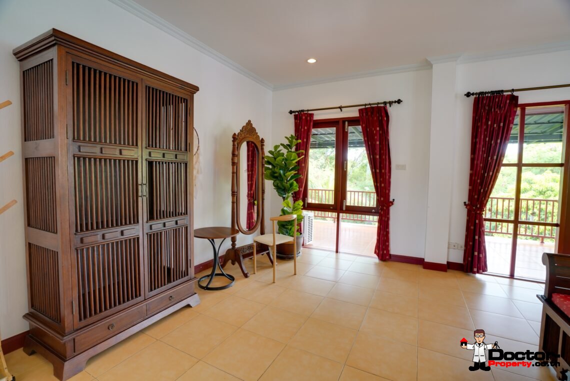 5 Bedroom Villa with Pool near Big Buddha, Koh Samui – For Sale