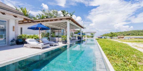 Luxury 4-Bedroom Beachfront Villa with Private Pool on Chaweng Beach, Koh Samui