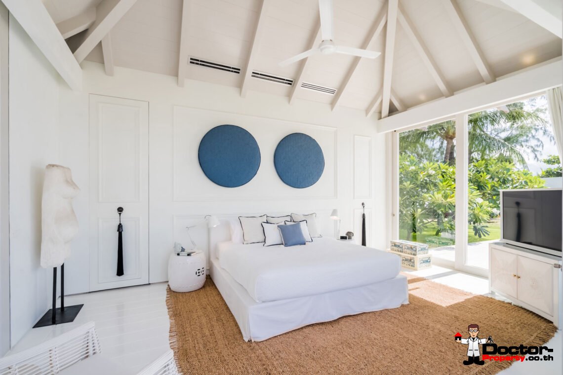 Luxury 4-Bedroom Beachfront Villa with Private Pool on Chaweng Beach, Koh Samui