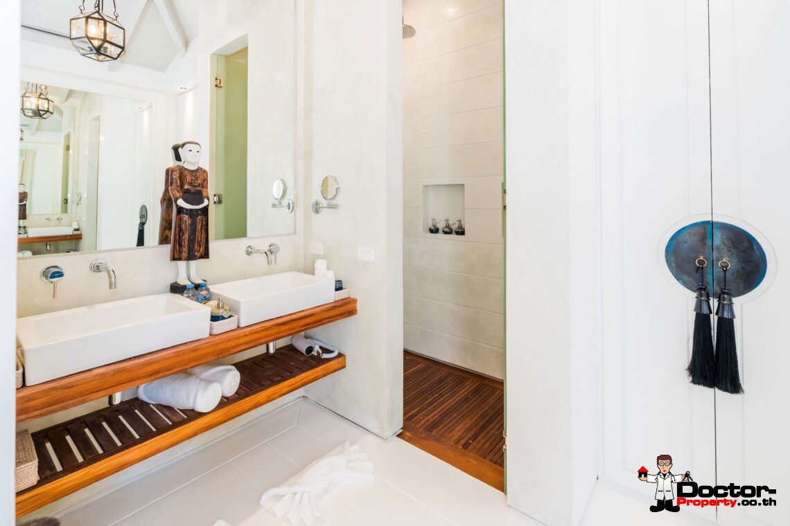 Luxury 4-Bedroom Beachfront Villa with Private Pool on Chaweng Beach, Koh Samui