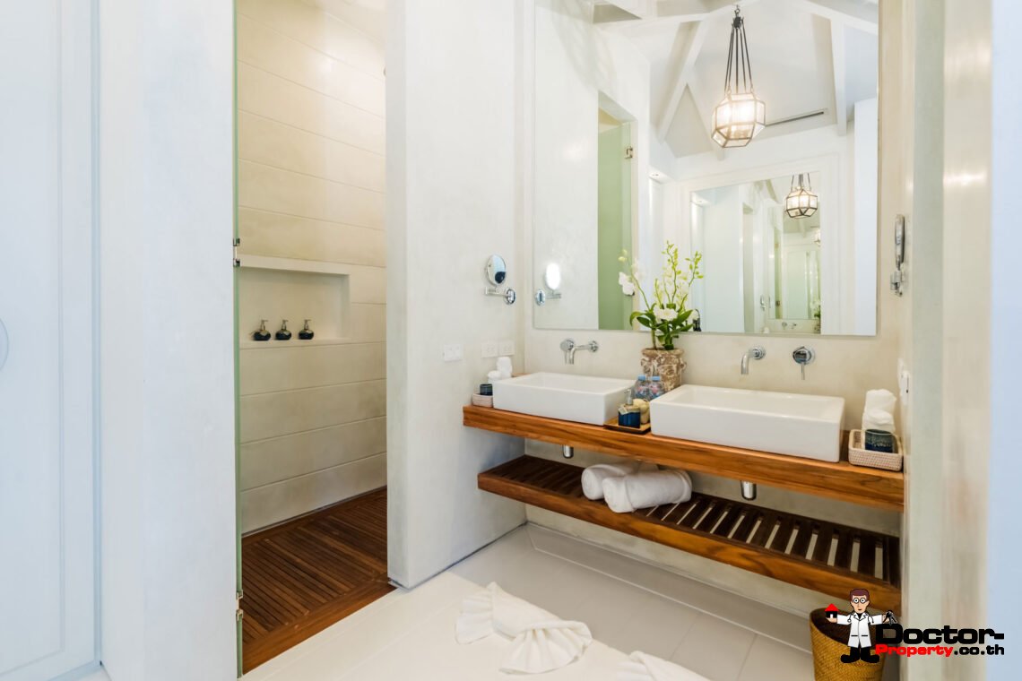 Luxury 4-Bedroom Beachfront Villa with Private Pool on Chaweng Beach, Koh Samui