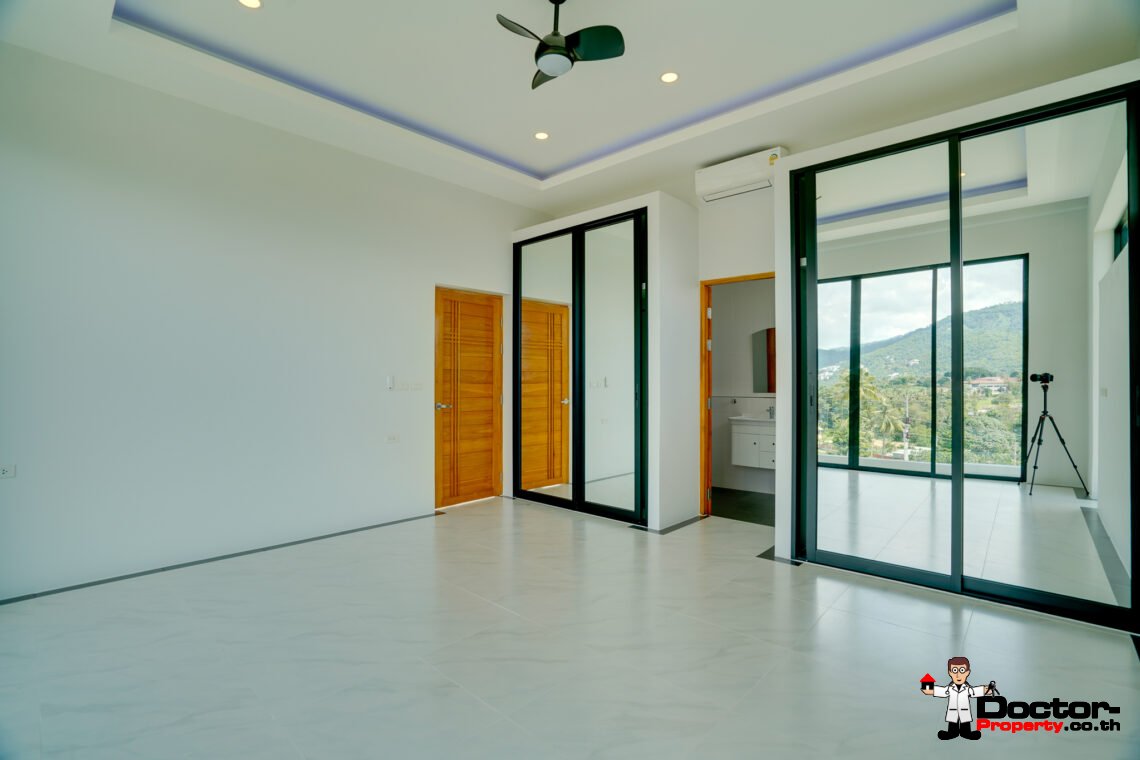 Stunning 5-Bedroom Villa in Bangrak, Koh Samui – A Panoramic Paradise of Luxury & Privacy