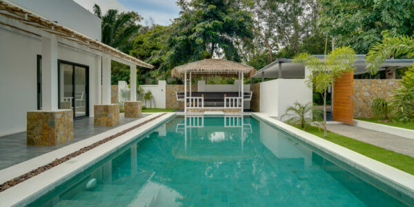 4 Bedroom Pool Villa with Spacious Area in Bang Rak, Koh Samui – For Sale