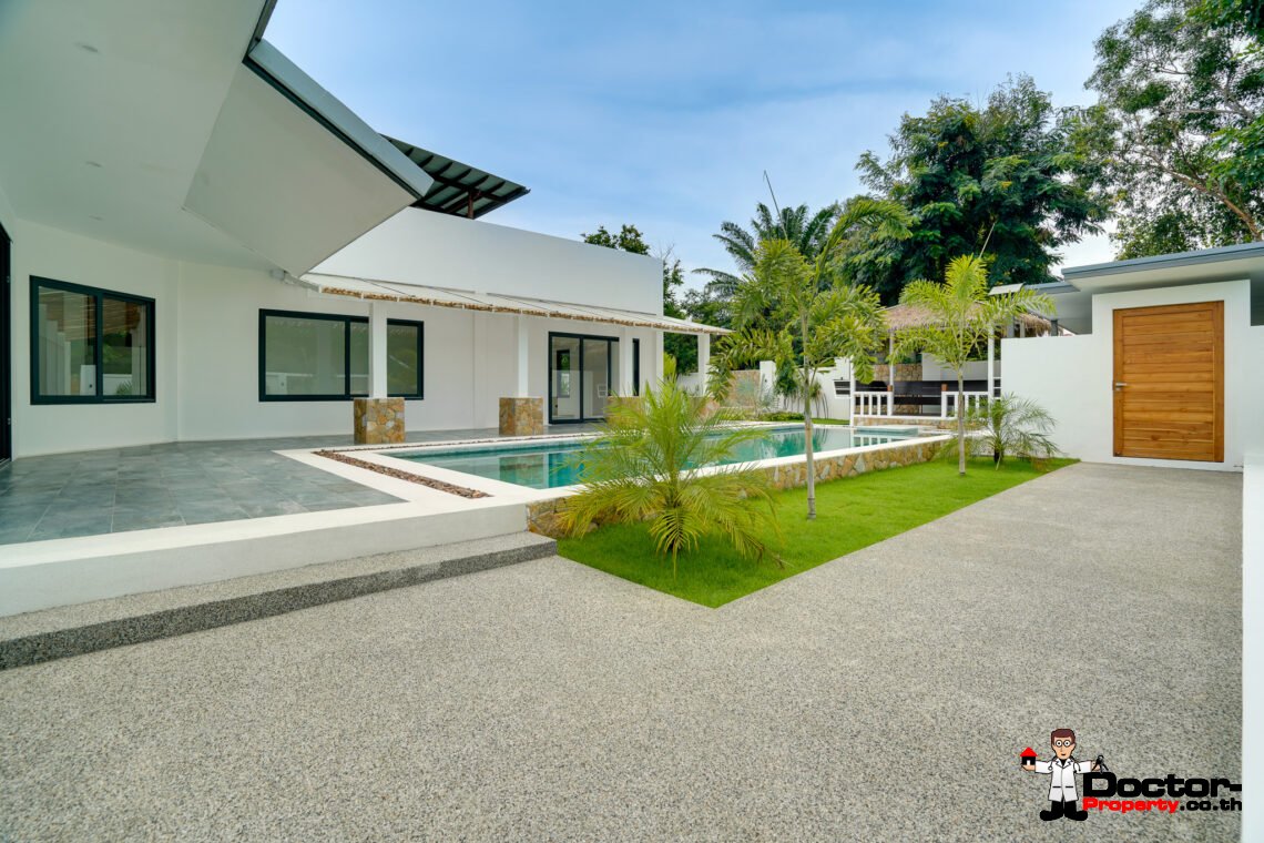 4 Bedroom Pool Villa with Spacious Area in Bang Rak, Koh Samui – For Sale