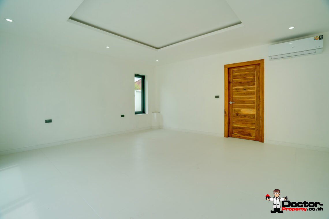 4 Bedroom Pool Villa with Spacious Area in Bang Rak, Koh Samui – For Sale