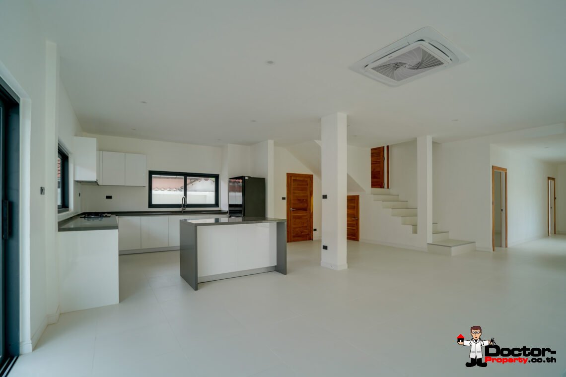 4 Bedroom Pool Villa with Spacious Area in Bang Rak, Koh Samui – For Sale