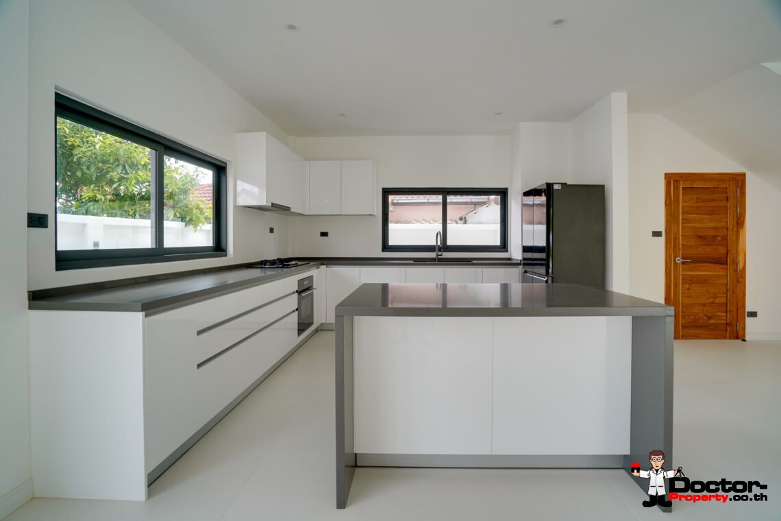 4 Bedroom Pool Villa with Spacious Area in Bang Rak, Koh Samui – For Sale