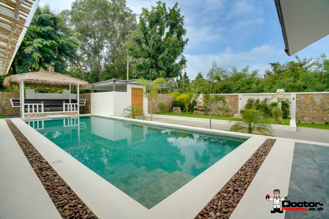 4 Bedroom Pool Villa with Spacious Area in Bang Rak, Koh Samui – For Sale