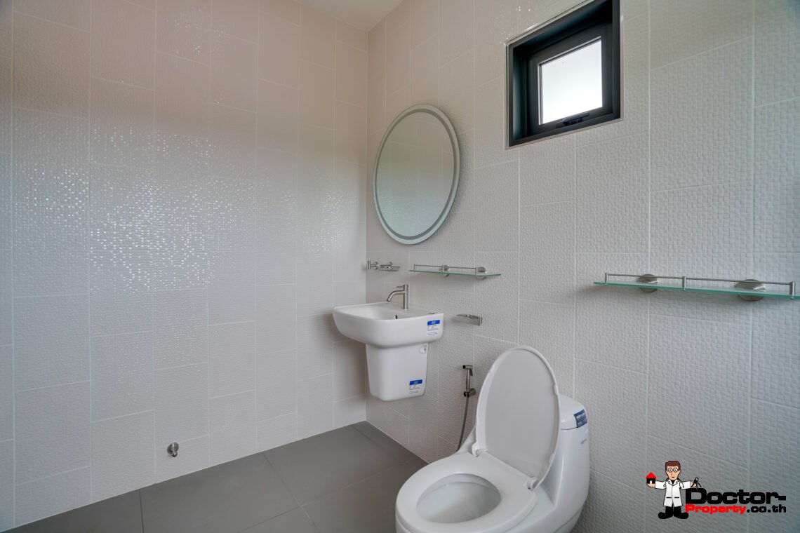 4 Bedroom Pool Villa with Spacious Area in Bang Rak, Koh Samui – For Sale