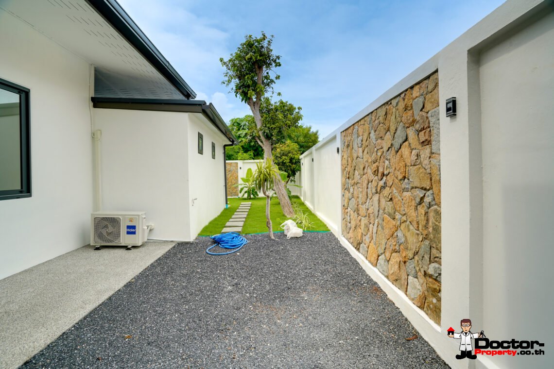4 Bedroom Pool Villa with Spacious Area in Bang Rak, Koh Samui – For Sale