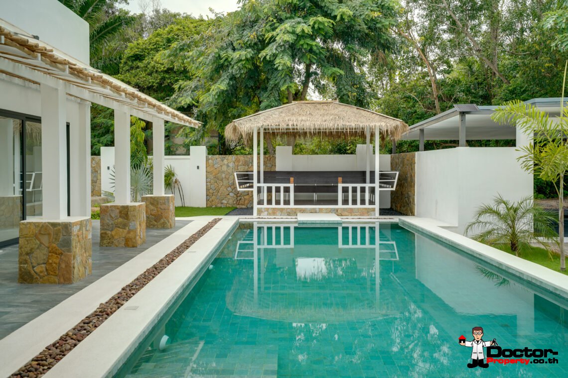 4 Bedroom Pool Villa with Spacious Area in Bang Rak, Koh Samui – For Sale