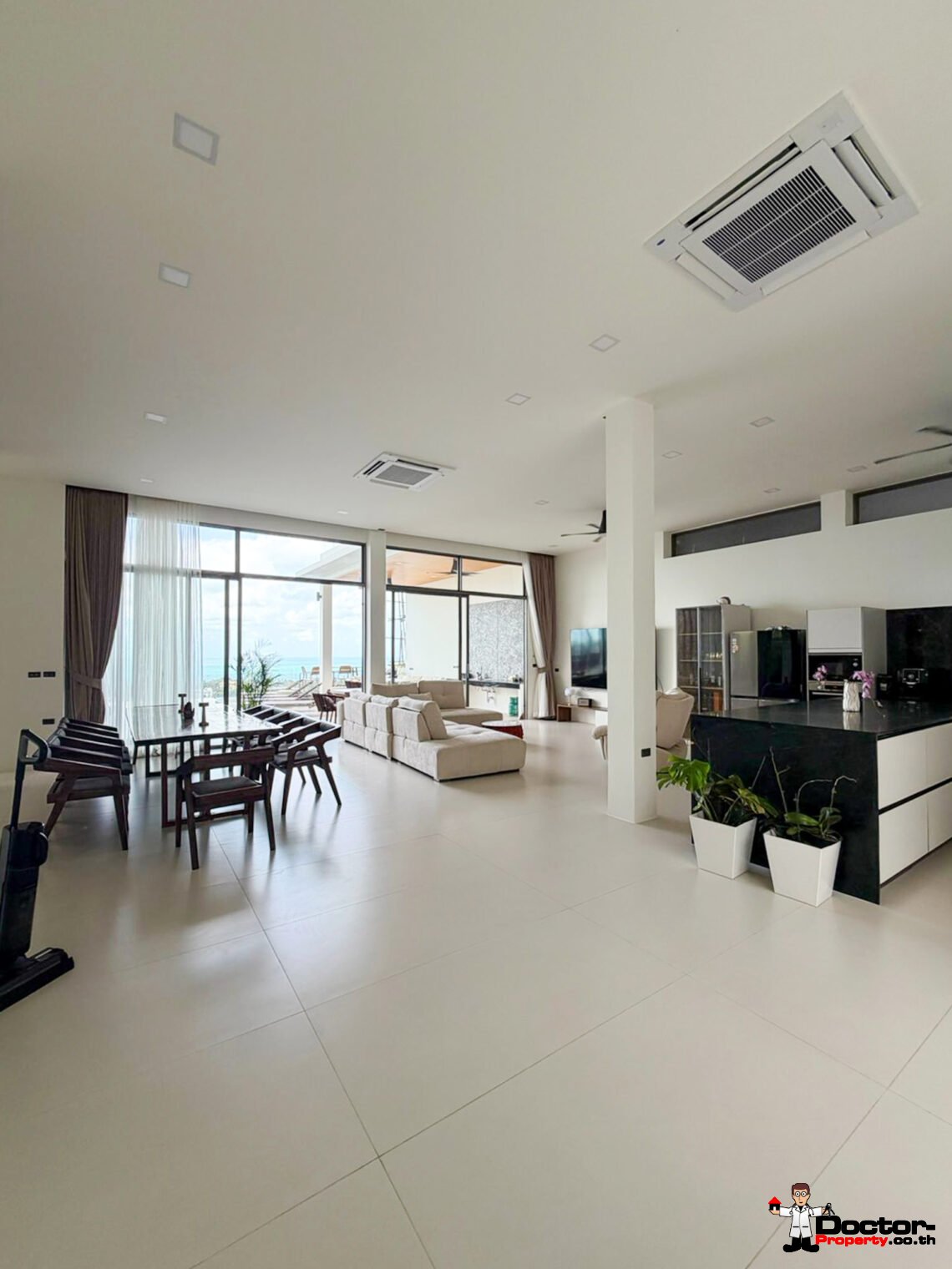 Luxury 4 Bedroom Pool Villa with Sea View in Chaweng, Koh Samui – For Sale