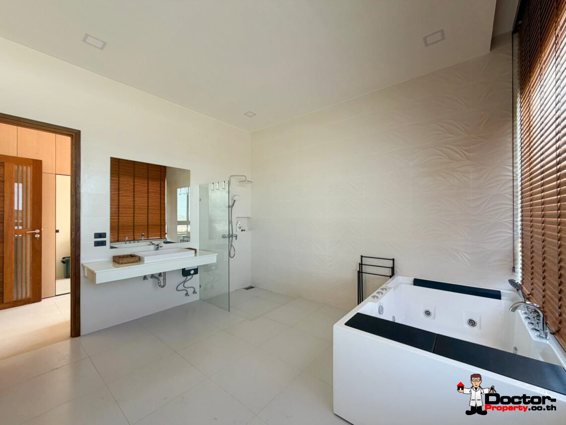 Luxury 4 Bedroom Pool Villa with Sea View in Chaweng, Koh Samui – For Sale