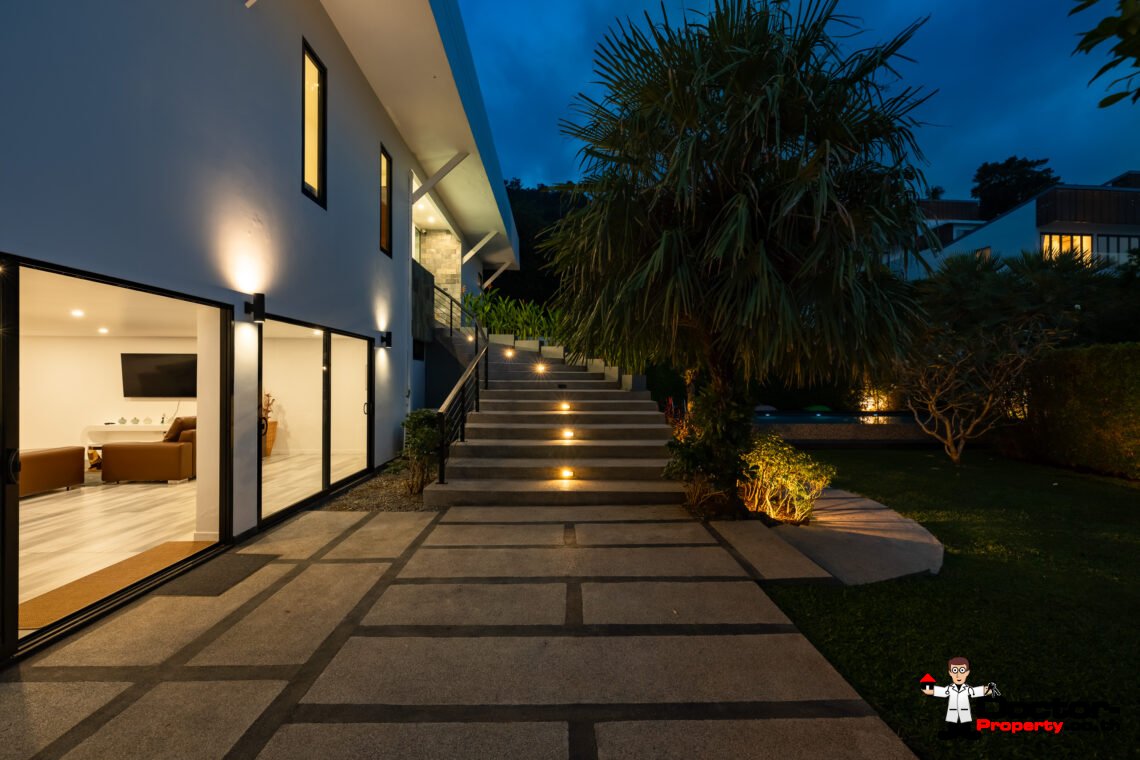 7 Bedroom Luxury Sea View Villa – Bophut, Koh Samui – For Sale