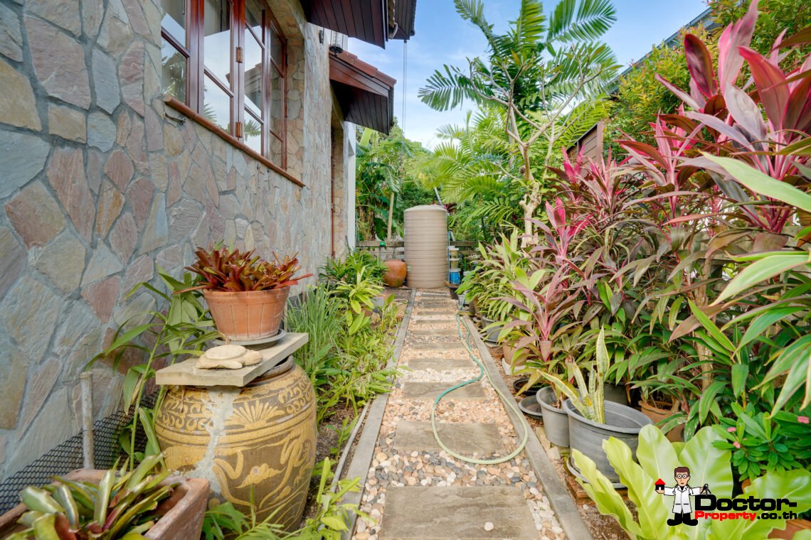3 Bedroom Thai Style House with Pool in Bangrak, Koh Samui – For Sale