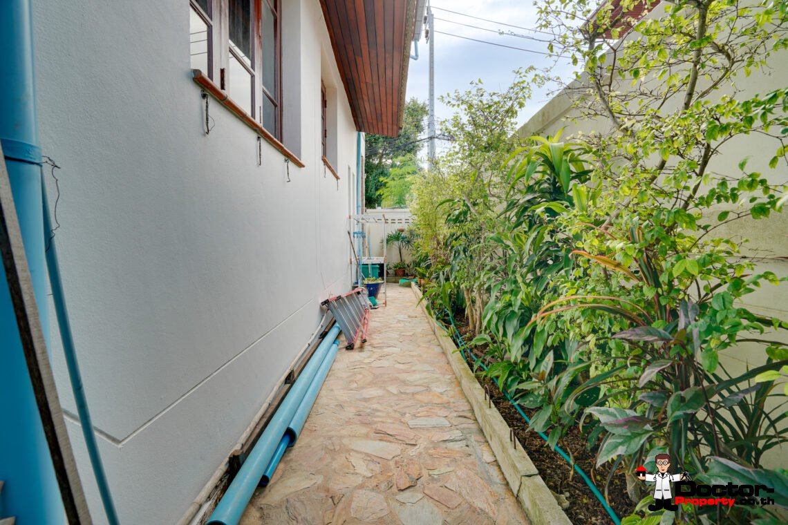 3 Bedroom Thai Style House with Pool in Bangrak, Koh Samui – For Sale
