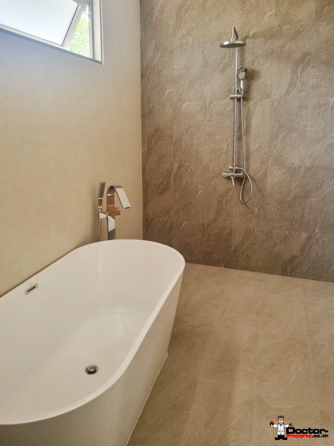 Modern 4 Bedroom Pool Villa in Bang Rak, Koh Samui – For Sale