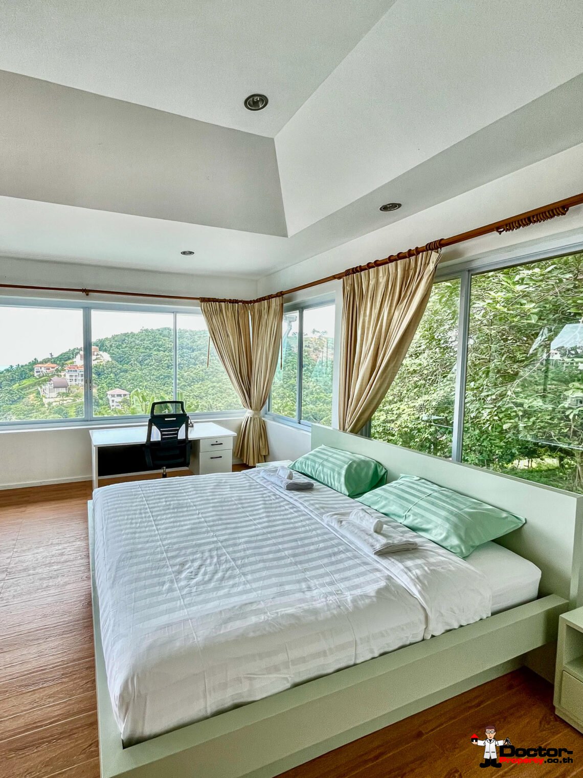 5 Bedroom Sea View Villa with Spacious area in Bang Por, Koh Samui – For Sale