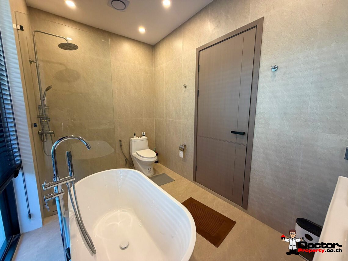 Modern 3 Bedroom Pool Villa in Chaweng, Koh Samui – For Sale