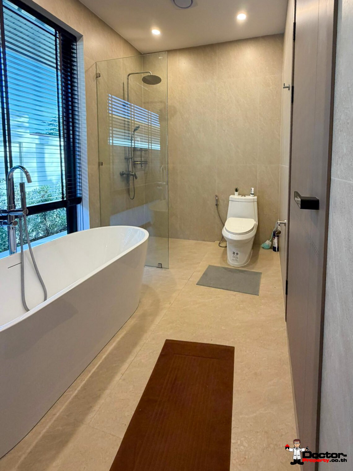 Modern 3 Bedroom Pool Villa in Chaweng, Koh Samui – For Sale