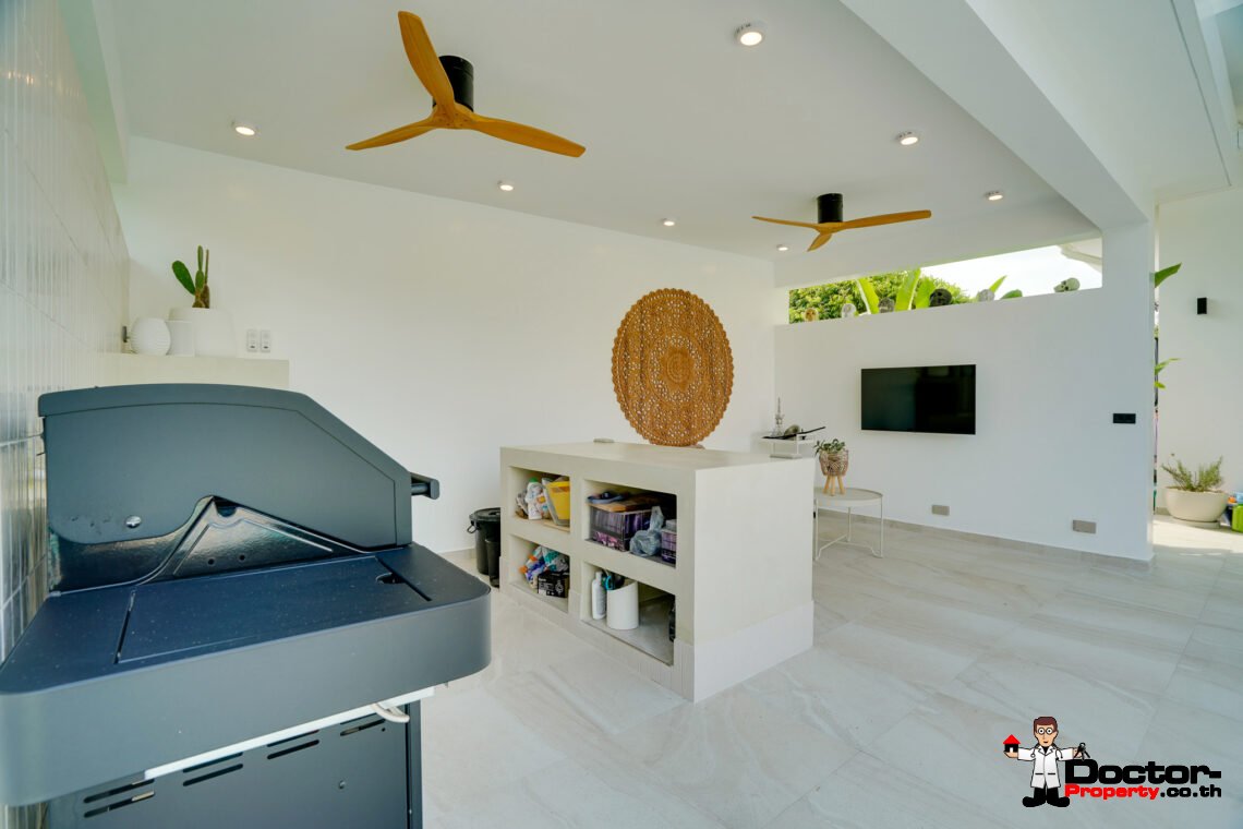 Modern 4 Bedroom Pool Villa in Lamai, Koh Samui – For Sale