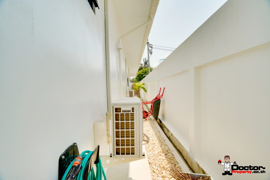 Modern 4 Bedroom Pool Villa in Lamai, Koh Samui – For Sale