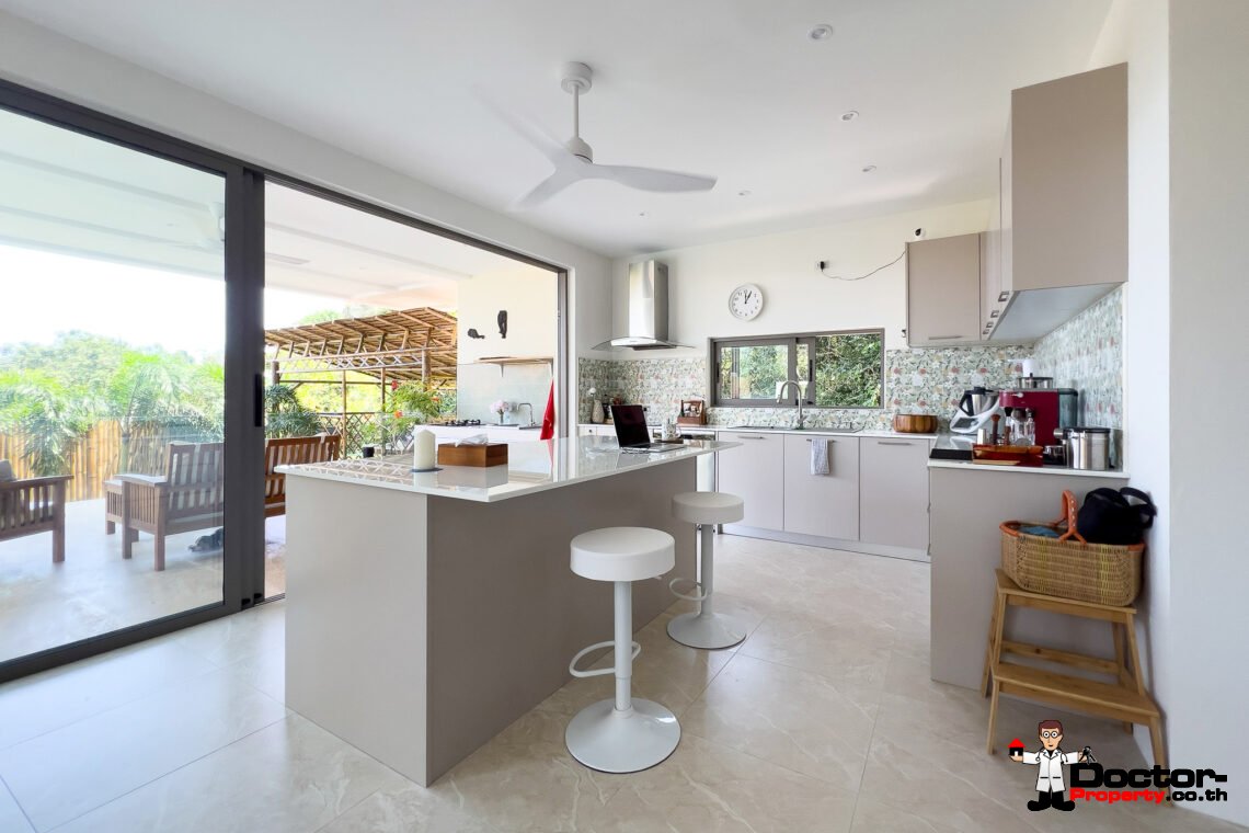 3 Bedroom Pool Villa with Partial Sea View in Bo Phut, Koh Samui – For Sale