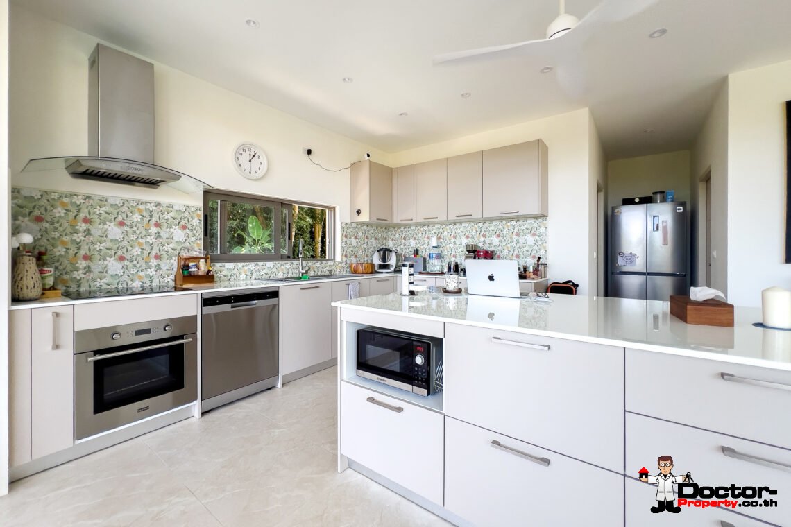 3 Bedroom Pool Villa with Partial Sea View in Bo Phut, Koh Samui – For Sale