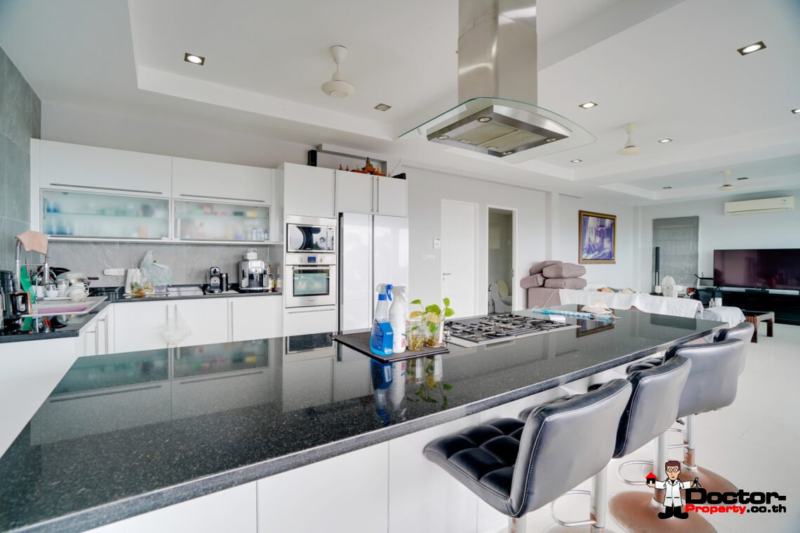 Spacious 3 Bedroom Pool Villa with Sea View in Bang Rak, Koh Samui – For Sale