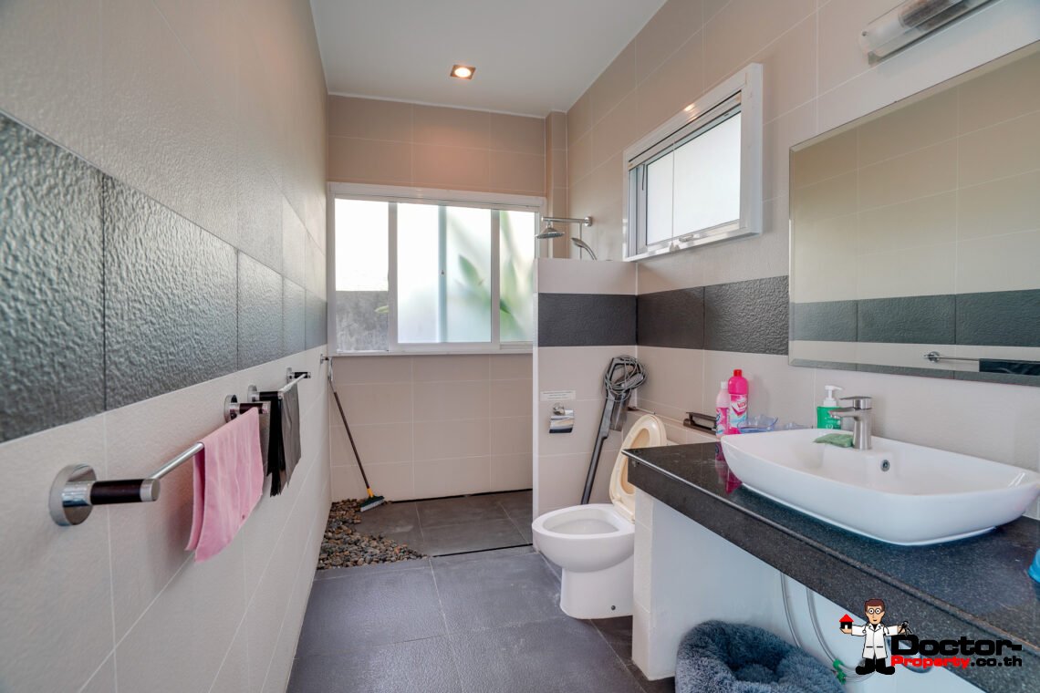 Spacious 3 Bedroom Pool Villa with Sea View in Bang Rak, Koh Samui – For Sale