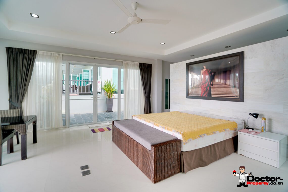 Spacious 3 Bedroom Pool Villa with Sea View in Bang Rak, Koh Samui – For Sale