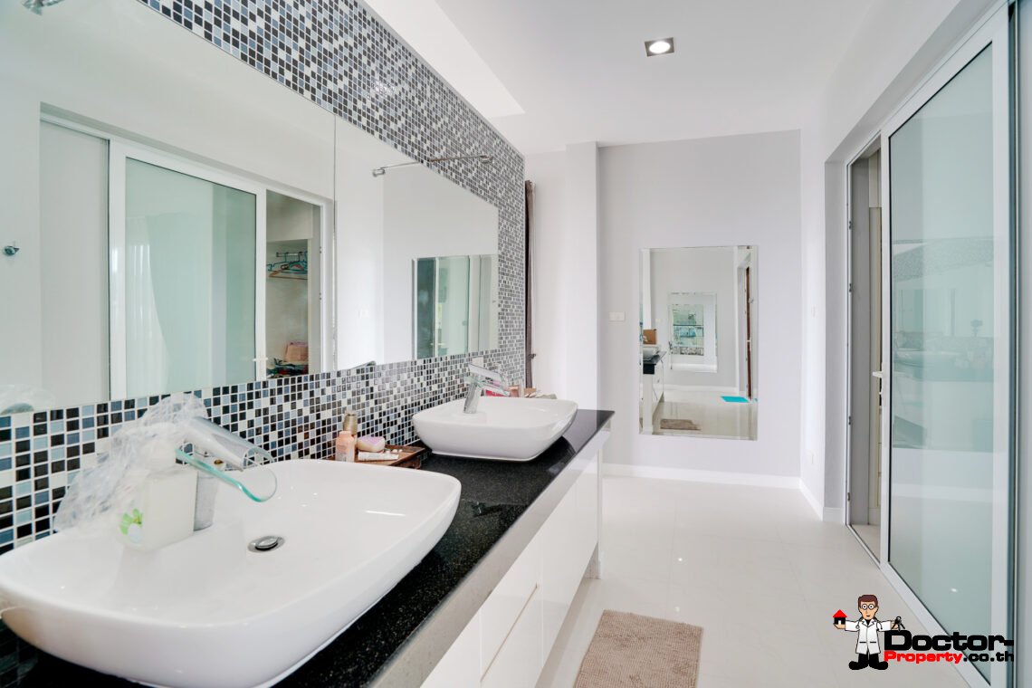 Spacious 3 Bedroom Pool Villa with Sea View in Bang Rak, Koh Samui – For Sale