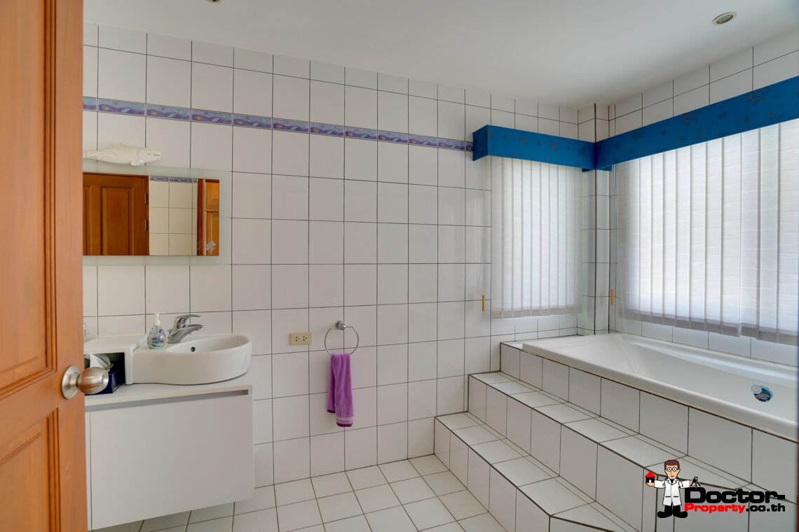 3 Bedroom Villa with Stunning Sea View in Plai Laem, Koh Samui – For Sale