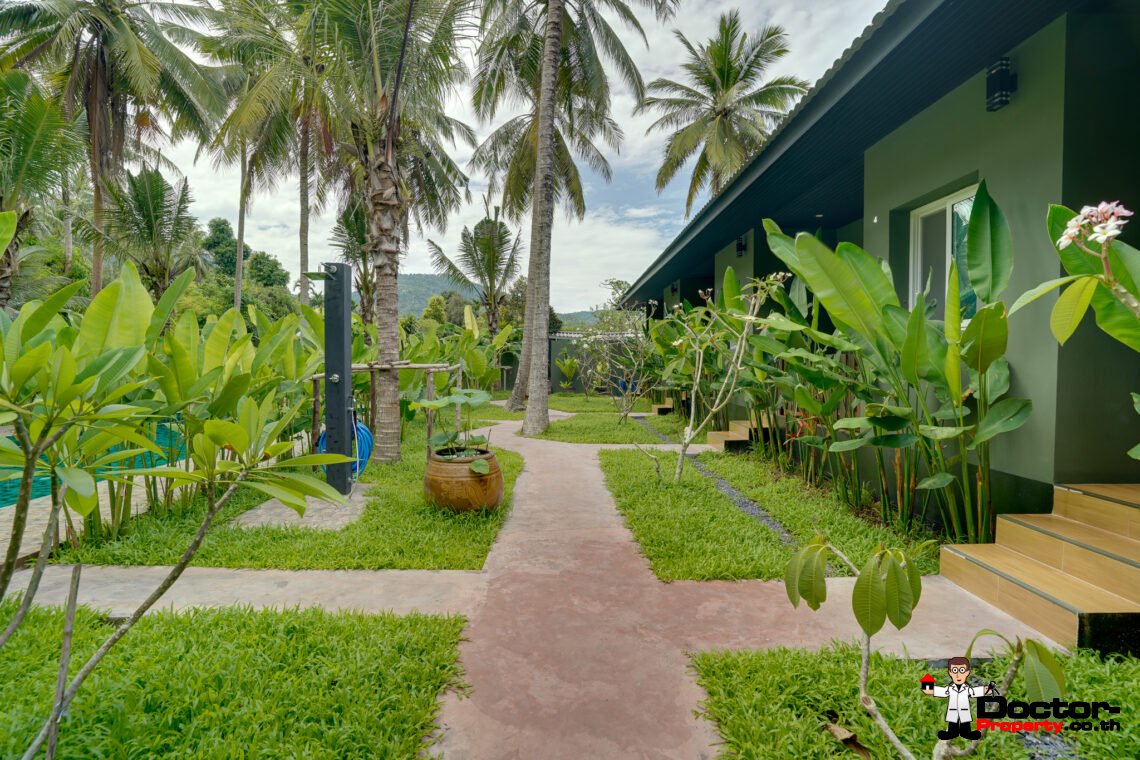 7 Bedroom Resort with Pool in Lipa Noi, Koh Samui – For Sale