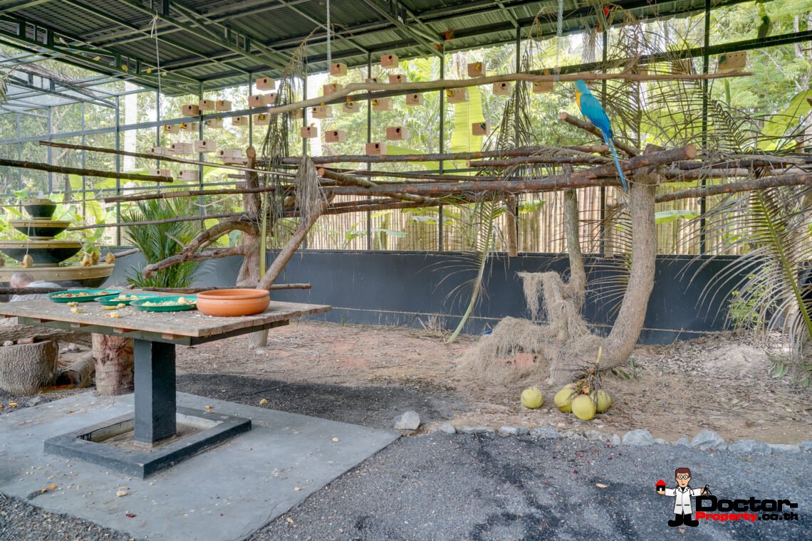 7 Bedroom Resort with Pool in Lipa Noi, Koh Samui – For Sale