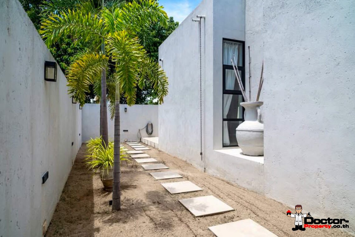 2 Bedroom Pool Villa just 50 metres to the Beach in Leam Sir, Koh Samui – For Sale