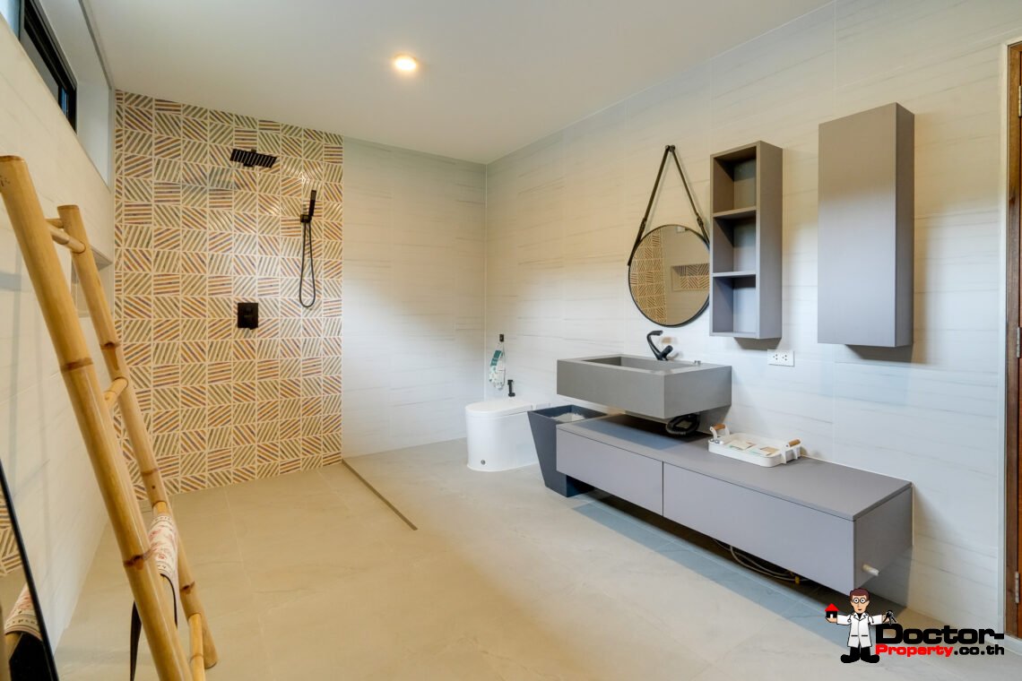 Spacious 4 Bedroom Pool Villa in Taling Ngam, Koh Samui – For Sale