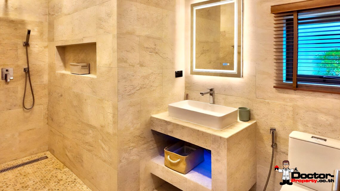 Modern 5 Bedroom Pool Villa in Lamai, Koh Samui – For Sale