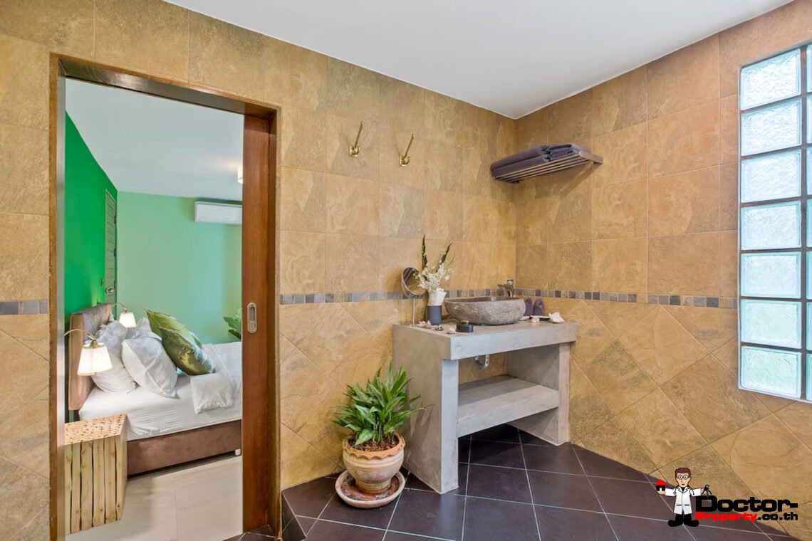 Spacious 4 Bedroom Pool Villa in Laem Sor, Koh Samui – For Sale