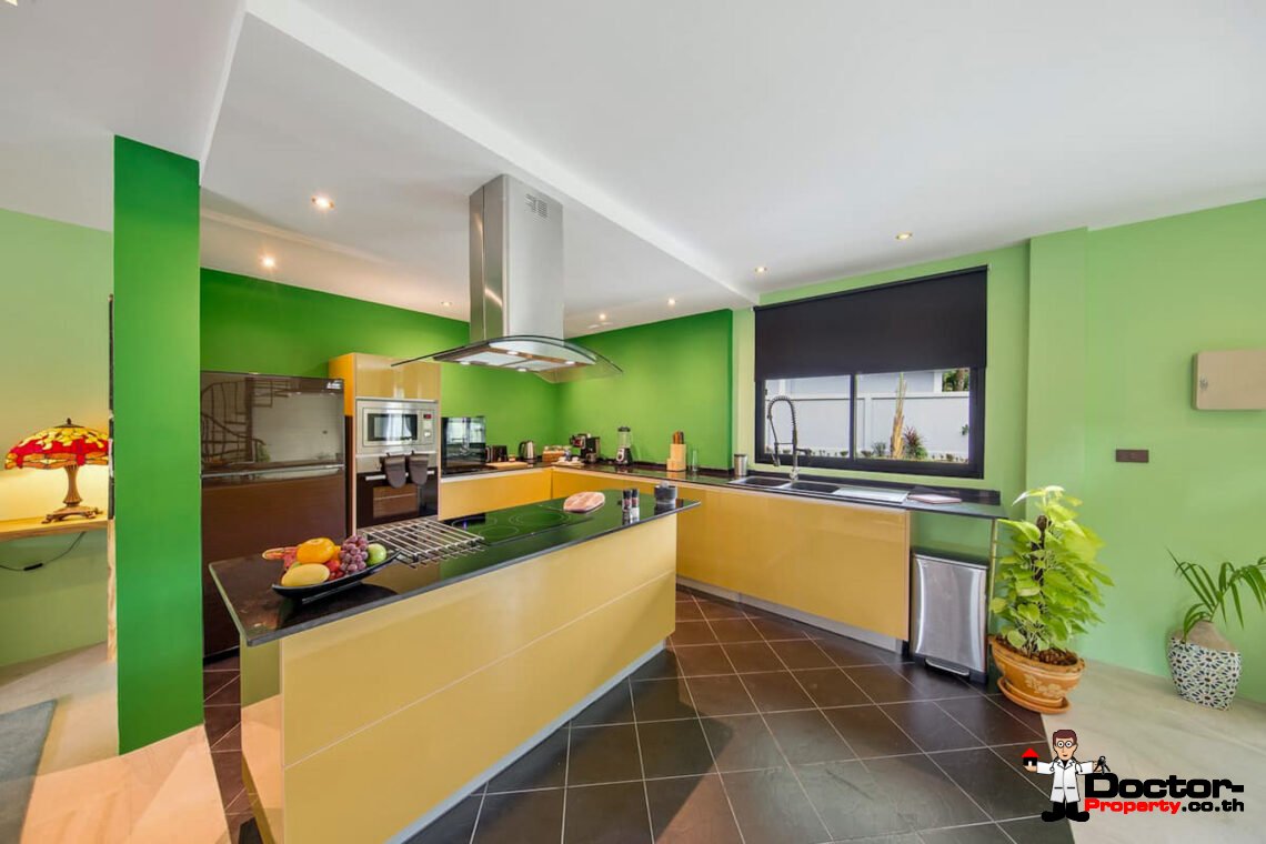 Spacious 4 Bedroom Pool Villa in Laem Sor, Koh Samui – For Sale