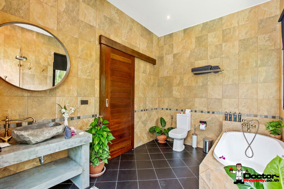 Spacious 4 Bedroom Pool Villa in Laem Sor, Koh Samui – For Sale