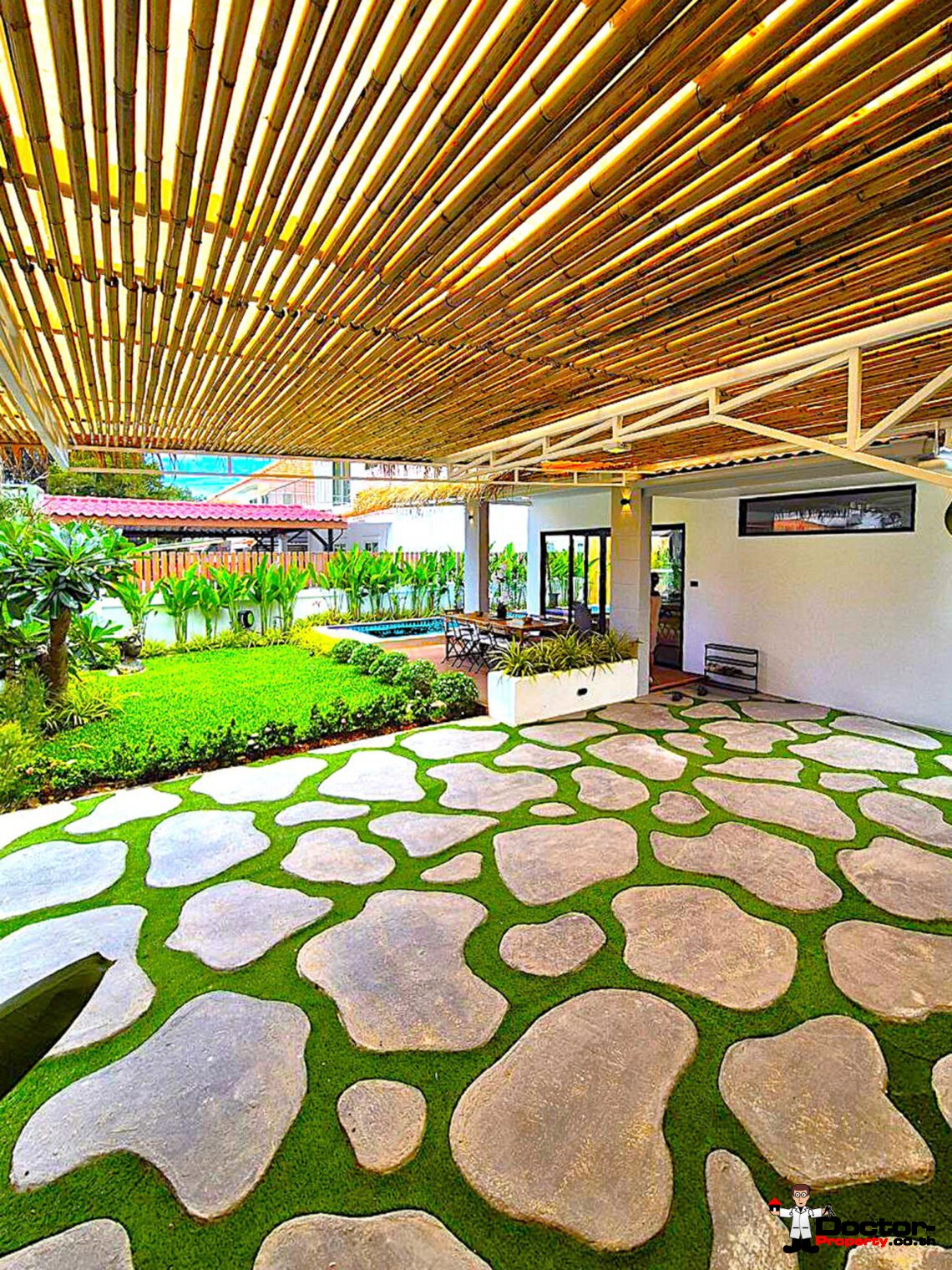 5 Bedroom House with Pool in Bang Rak, Koh Samui – For Sale