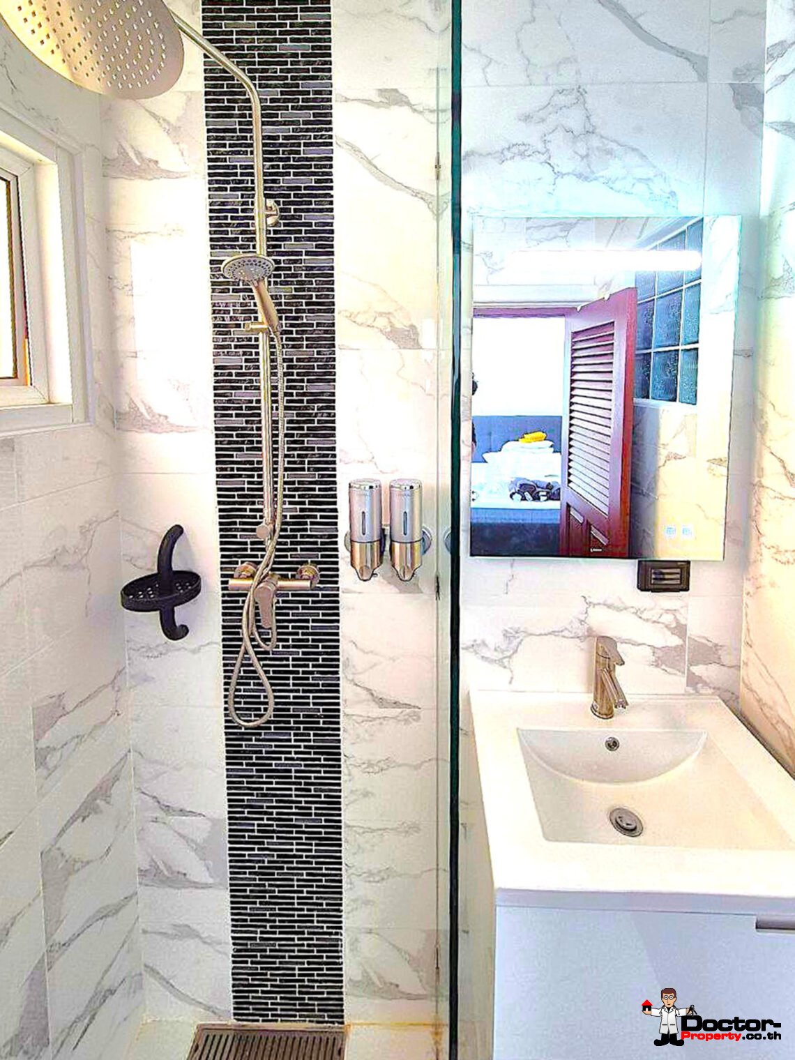 5 Bedroom House with Pool in Bang Rak, Koh Samui – For Sale