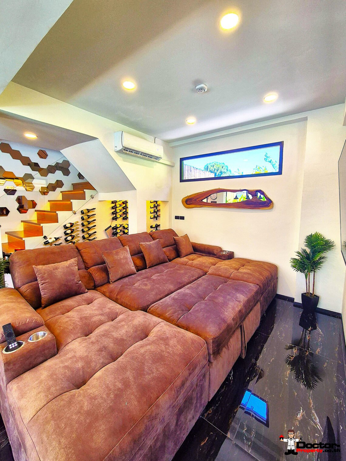 5 Bedroom House with Pool in Bang Rak, Koh Samui – For Sale