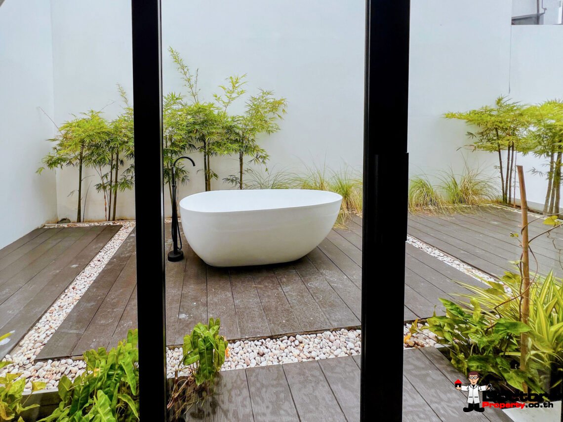 4 Bedroom Pool Villa with Partial Sea View in Plai Laem, Koh Samui – For Sale