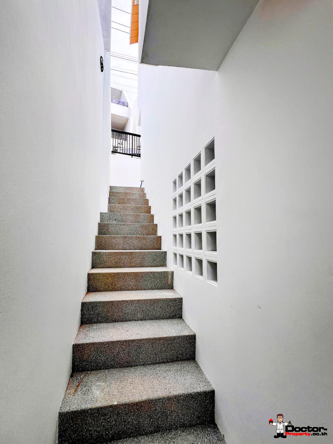 4 Bedroom Pool Villa with Partial Sea View in Plai Laem, Koh Samui – For Sale