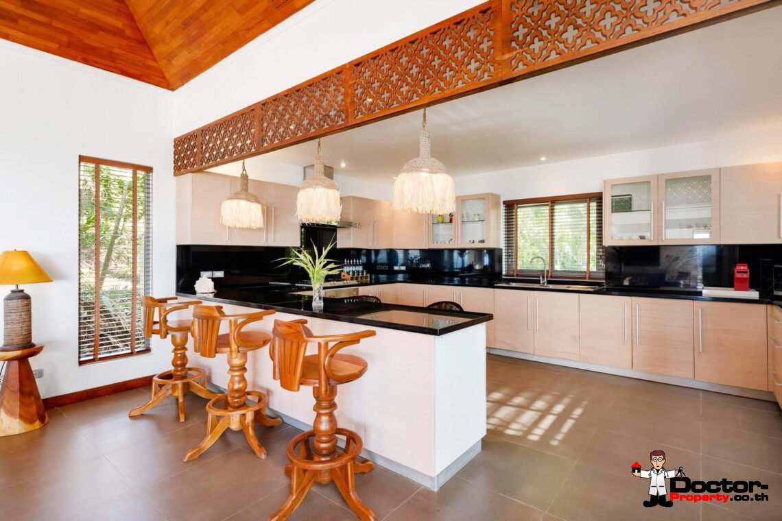 Spacious 5 Bedroom Pool Villa with Stunning Sea View in Angthong, Koh Samui – For Sale