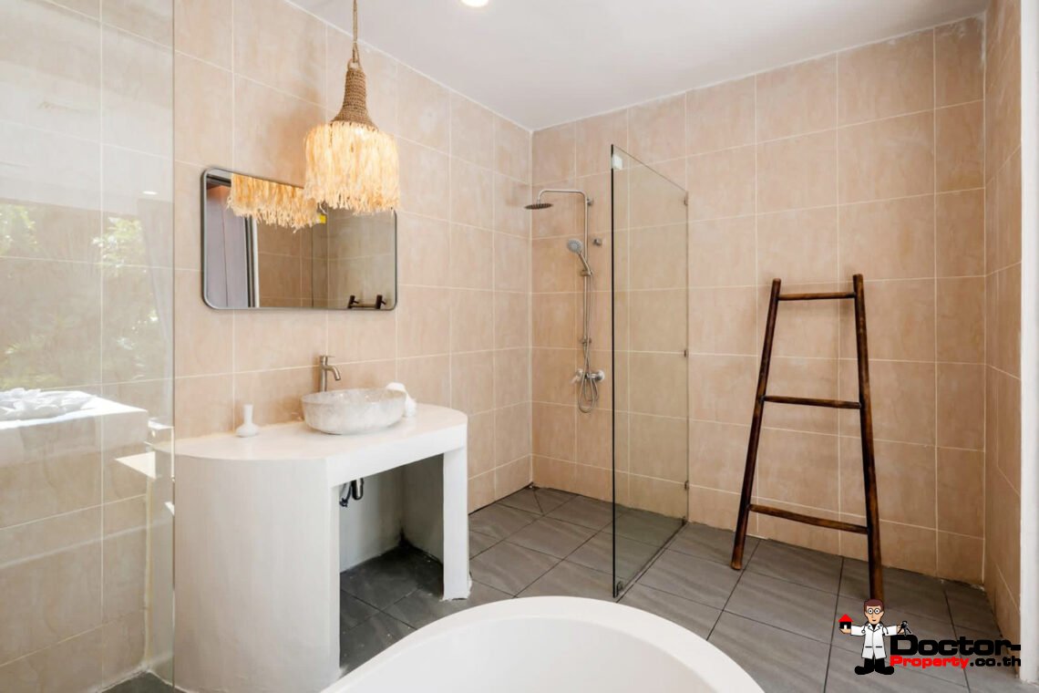 Spacious 5 Bedroom Pool Villa with Stunning Sea View in Angthong, Koh Samui – For Sale