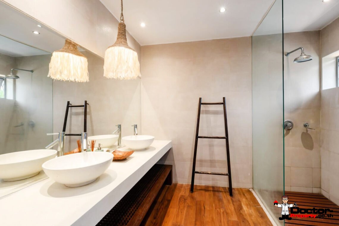 Spacious 5 Bedroom Pool Villa with Stunning Sea View in Angthong, Koh Samui – For Sale