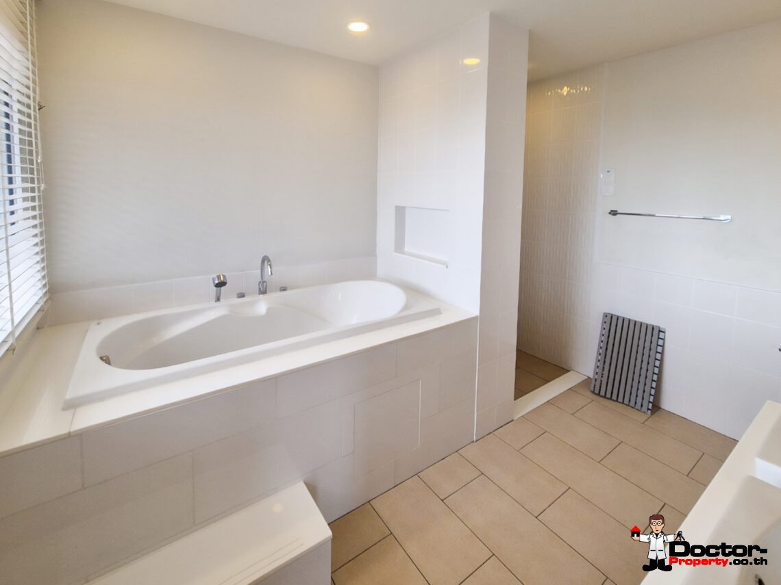 5 Bedroom Sea View Villa in Choeng Mon, Koh Samui – For Sale